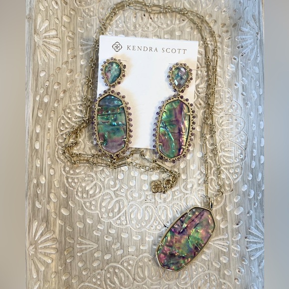 VVGUC- Beautiful Kendra Scott earring necklace set